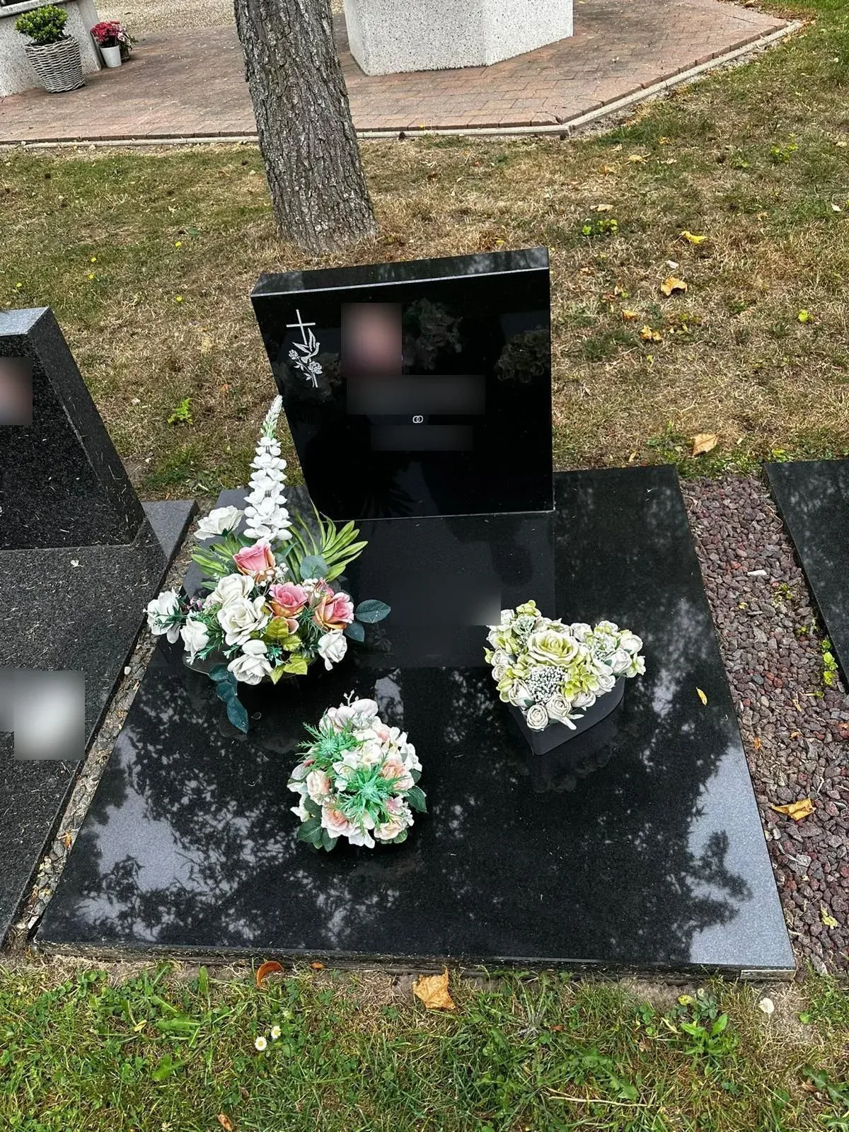 Grafmonument met porseleinen foto